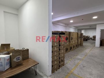 Se Vende Edificio De 9 Pisos Para Almacen En Cercado De Lima - Gran Ocasion Para Importadores