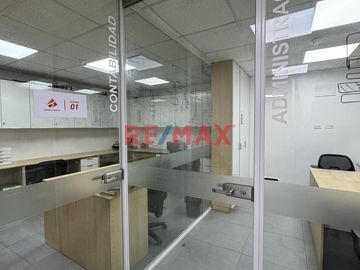 Se Vende Edificio De 9 Pisos Para Almacen En Cercado De Lima - Gran Ocasion Para Importadores