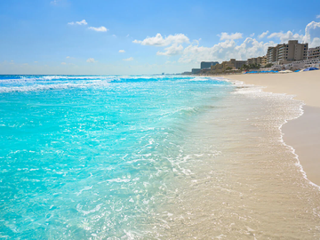 Departamento en corazón de Cancún con vista a la laguna y mar caribe (CESN KUN)