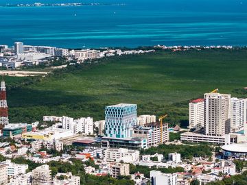 Departamento en corazón de Cancún con vista a la laguna y mar caribe (CESN KUN)
