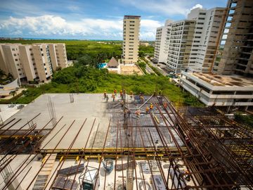 Departamento en corazón de Cancún con vista a la laguna y mar caribe (CESN KUN)