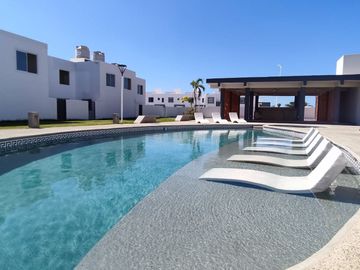Model Goya, Paraiso Vallarta