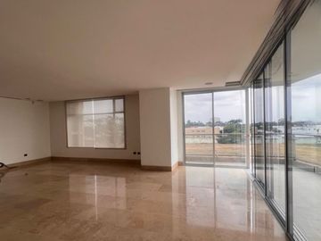 Departamento en venta con vista al Ríos, Guayaquil Tennis Club - Samborondón
