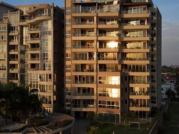 Departamento en venta con vista al Ríos, Guayaquil Tennis Club - Samborondón
