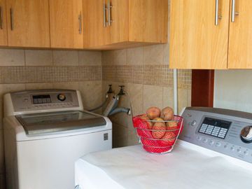 Casa en venta de una planta, Urb. Fontana - Samborondón Km 2.5