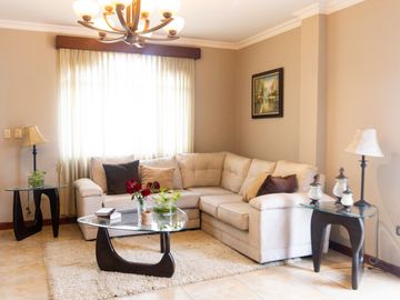 Casa en venta de una planta, Urb. Fontana - Samborondón Km 2.5