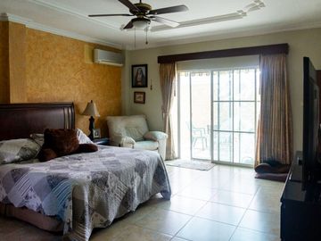 Casa en venta de una planta, Urb. Fontana - Samborondón Km 2.5