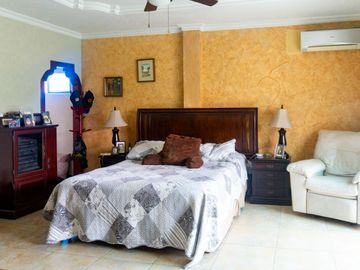Casa en venta de una planta, Urb. Fontana - Samborondón Km 2.5
