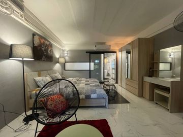 This fully furnished two bedroom, three bathroom town house has a usable area total 240 sq.m.(2,583Sq. ft.) Located in a vibrant area of chiang mai  w