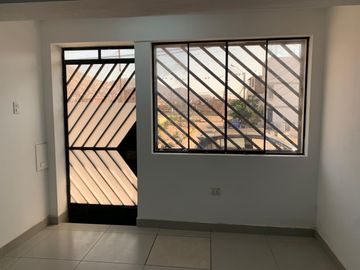 SE VENDE UN LINDO DEPARTAMENTO EN COMAS