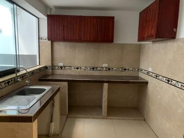 SE VENDE UN LINDO DEPARTAMENTO EN COMAS