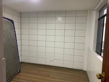 SE VENDE UN LINDO DEPARTAMENTO EN COMAS