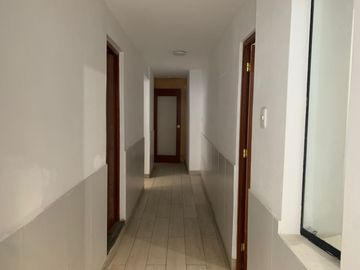 SE VENDE UN LINDO DEPARTAMENTO EN COMAS
