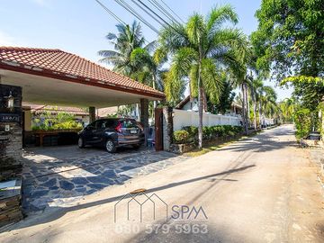 Pool Villa for sale at Hana Village Paknampranburi, 1.8 km from Khaokalok Beach, price 8.9 Million