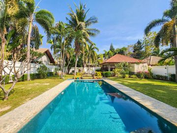 Pool Villa for sale at Hana Village Paknampranburi, 1.8 km from Khaokalok Beach, price 8.9 Million