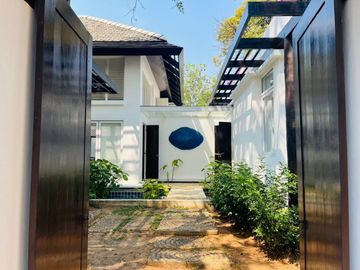 LUXURY BEACHFRONT MODERN TROPICAL VILLA – RAYONG | JUST 30 METERS TO THE BEACH.