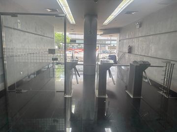 Alquilo oficina 155 m2, 3 coch paralelas, Miraflores