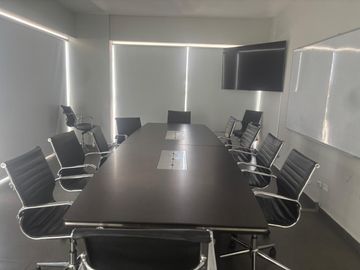 Alquilo oficina 155 m2, 3 coch paralelas, Miraflores
