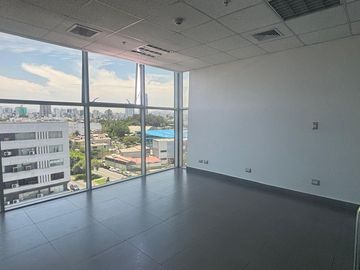 Alquilo oficina 155 m2, 3 coch paralelas, Miraflores