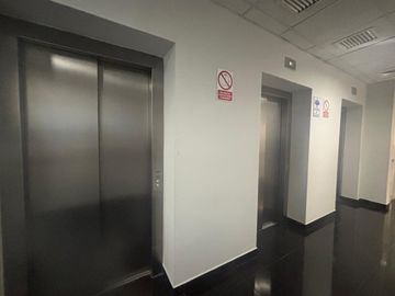 Alquilo oficina 155 m2, 3 coch paralelas, Miraflores