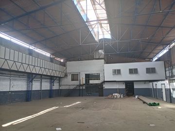 VENTA DE TERRENO 2458 M2, FRENTE 35 M, ZONIFICACION VIVIENDA TALLER, RDM 12 PISOS