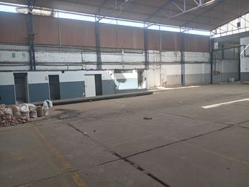 VENTA DE TERRENO 2458 M2, FRENTE 35 M, ZONIFICACION VIVIENDA TALLER, RDM 12 PISOS