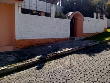 venta de casa en sector arupos , valle de los chillos