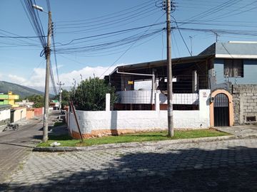venta de casa en sector arupos , valle de los chillos