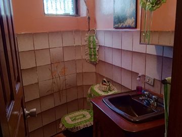 venta de casa en sector arupos , valle de los chillos