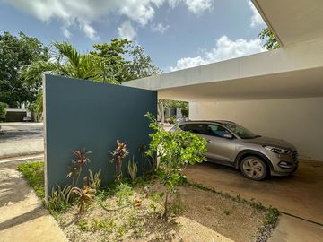 Casa dentro de privada residencial en cholul.