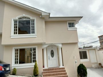 En Venta Hermosa Casa En Conjunto De 6 casas, Conocoto