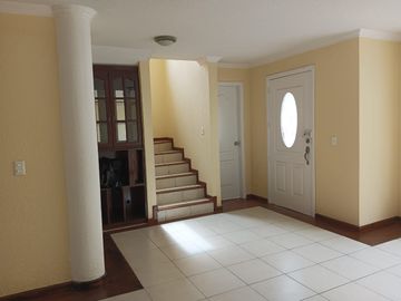 En Venta Hermosa Casa En Conjunto De 6 casas, Conocoto