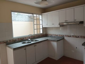 En Venta Hermosa Casa En Conjunto De 6 casas, Conocoto
