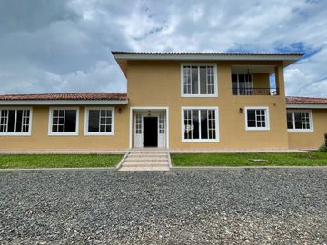 Rento extraordinaria casa campestre via Armenia- Pereira