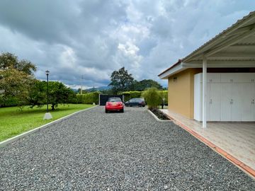 Rento extraordinaria casa campestre via Armenia- Pereira