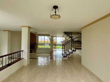 Rento extraordinaria casa campestre via Armenia- Pereira