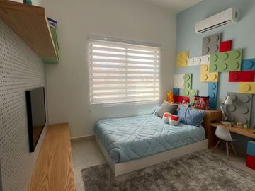 CASA EN VENTA DE 3 HABITACIONES EN CANCUN CERCA DE CENTROS COMERCIALES