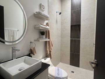 CASA EN VENTA DE 3 HABITACIONES EN CANCUN CERCA DE CENTROS COMERCIALES