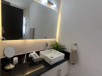 CASA EN VENTA DE 3 HABITACIONES EN CANCUN CERCA DE CENTROS COMERCIALES