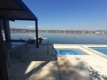 TEQUESQUITENGO ESPECTACULAR RESIDENCIA A ORILLA DEL LAGO 8 RECAMARAS
