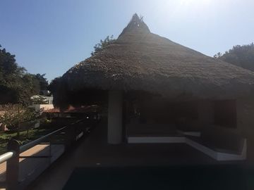 TEQUESQUITENGO ESPECTACULAR RESIDENCIA A ORILLA DEL LAGO 8 RECAMARAS