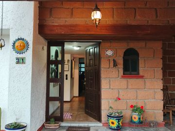 Casa en RENTA a 2 cuadras del centro de Tepotzotlán Edo. México! 4H, 3.5B, 4E!!!