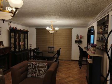 Casa en RENTA a 2 cuadras del centro de Tepotzotlán Edo. México! 4H, 3.5B, 4E!!!