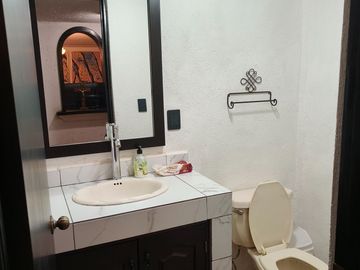 Casa en RENTA a 2 cuadras del centro de Tepotzotlán Edo. México! 4H, 3.5B, 4E!!!