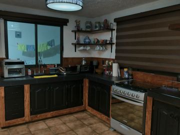Casa en RENTA a 2 cuadras del centro de Tepotzotlán Edo. México! 4H, 3.5B, 4E!!!