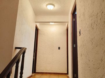 Casa en RENTA a 2 cuadras del centro de Tepotzotlán Edo. México! 4H, 3.5B, 4E!!!