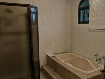 Casa en RENTA a 2 cuadras del centro de Tepotzotlán Edo. México! 4H, 3.5B, 4E!!!
