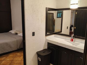 Casa en RENTA a 2 cuadras del centro de Tepotzotlán Edo. México! 4H, 3.5B, 4E!!!