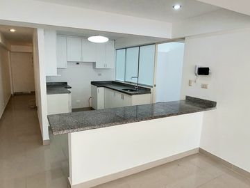 Departamento en 1er piso elevado San Borja