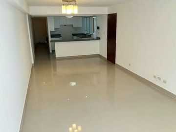 Departamento en 1er piso elevado San Borja